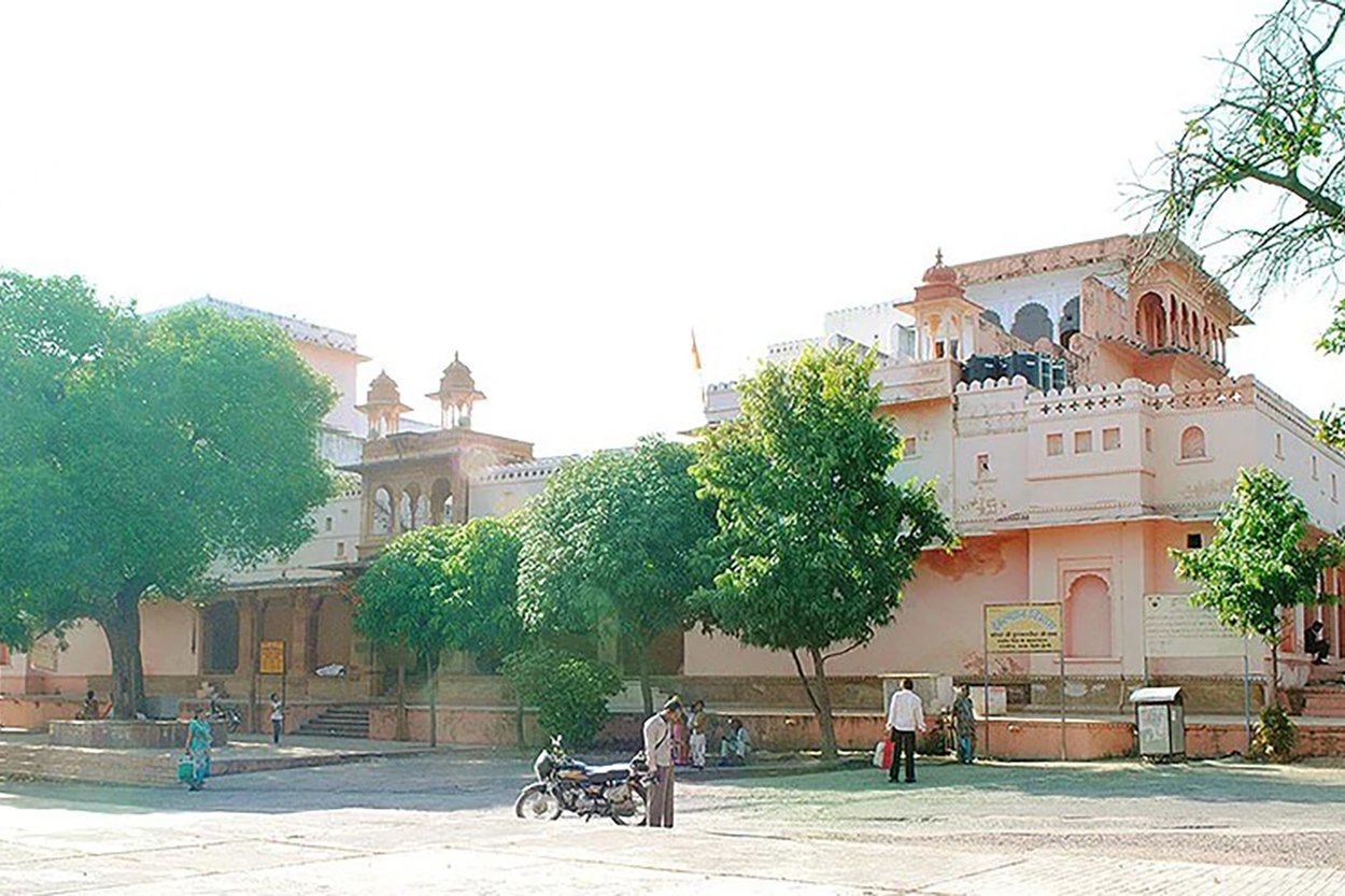 Dwarkadheesh Temple